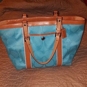 *sold* Coach shoulder bag